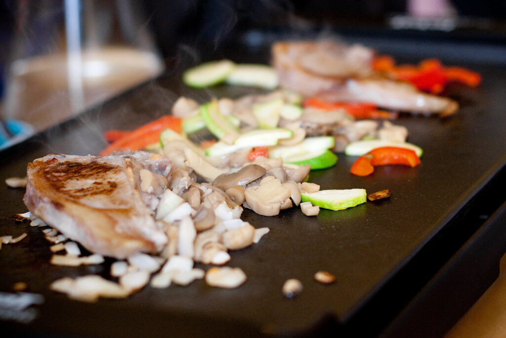Peut on mettre une casserole sur une plancha ?