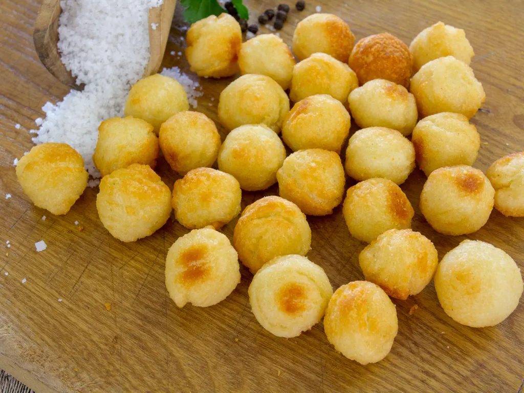 Comment faire cuire des pommes dauphines surgelées ?