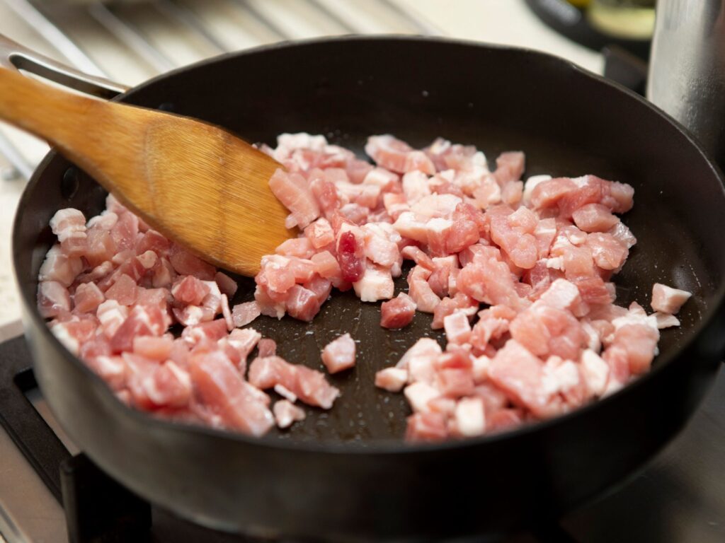 Comment faire des lardons ? astuces et techniques pour une cuisson parfaite