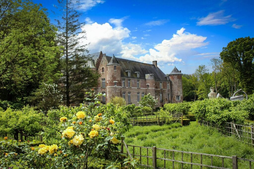 Où se trouve esquelbecq : découvrez ce charmant village flamand français à visiter